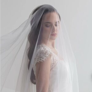 Fingertip length ivory veil